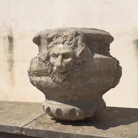 Noto Holiday