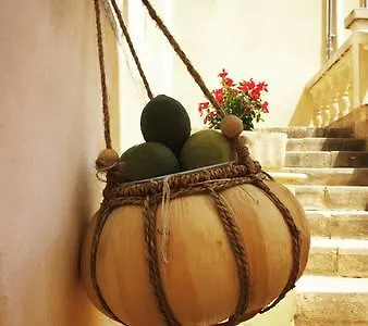 Noto Holiday Noto